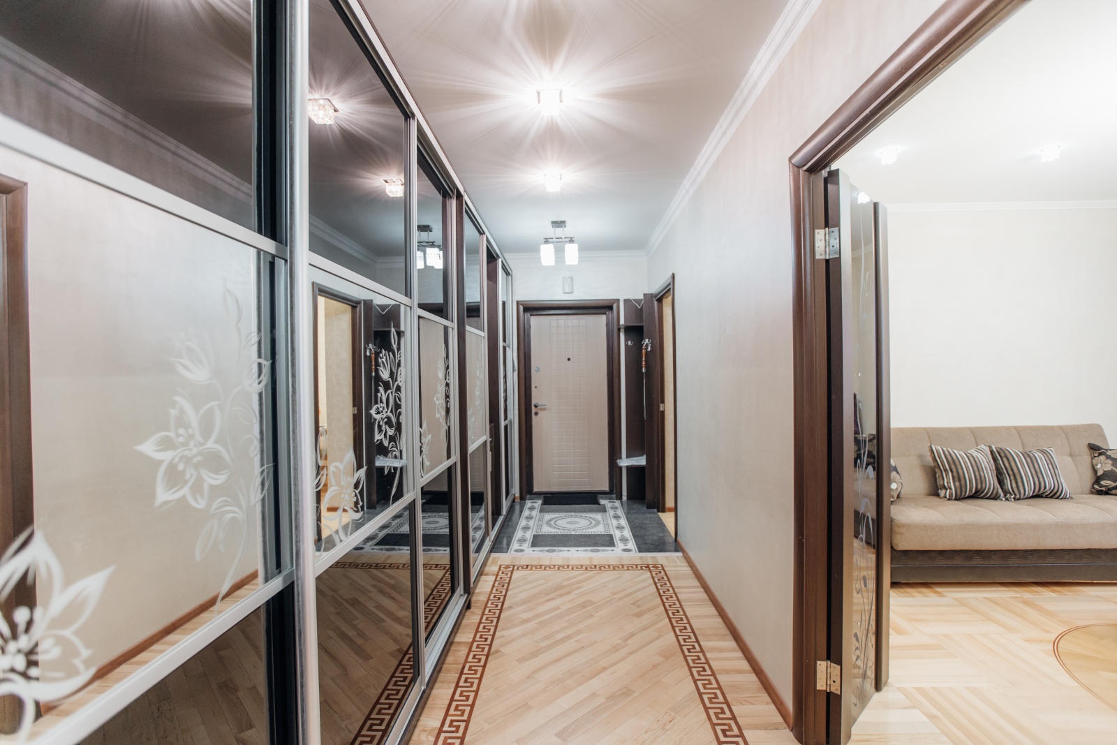 Просторная трехкомнатная квартира в центре