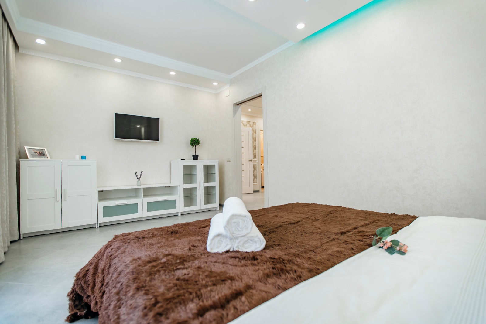 Двухкомнатная квартира с люксовым ремонтом